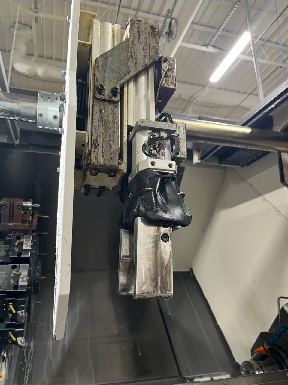 Okuma LT3000 EX Twin Star Multi Axis CNC Lathe, 2020 - Renishaw Probe, Bar Feeder, Chip Conveyor - Image 2