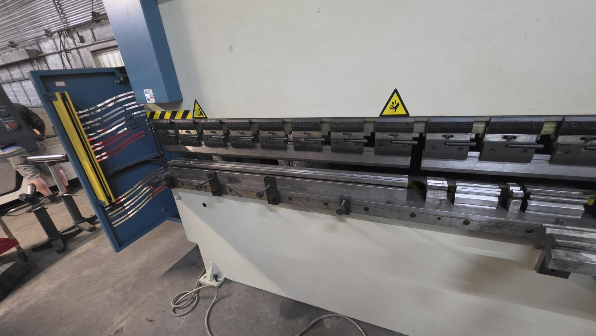 135 Ton x 10.5' Baileigh PPTK 135/30 Hydraulic Press Brake, 2017 - Backgauge - Image 3