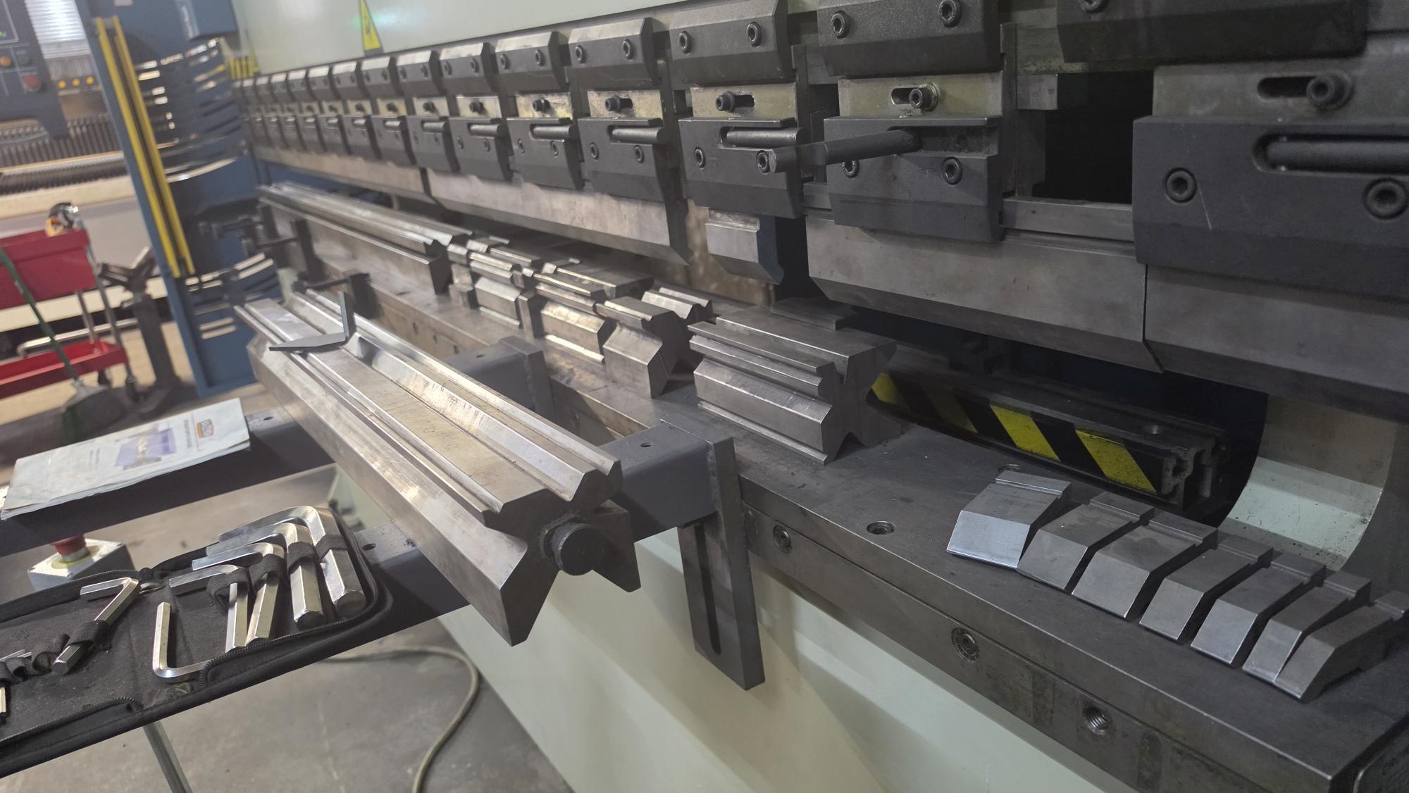 135 Ton x 10.5' Baileigh PPTK 135/30 Hydraulic Press Brake, 2017 - Backgauge - Image 13