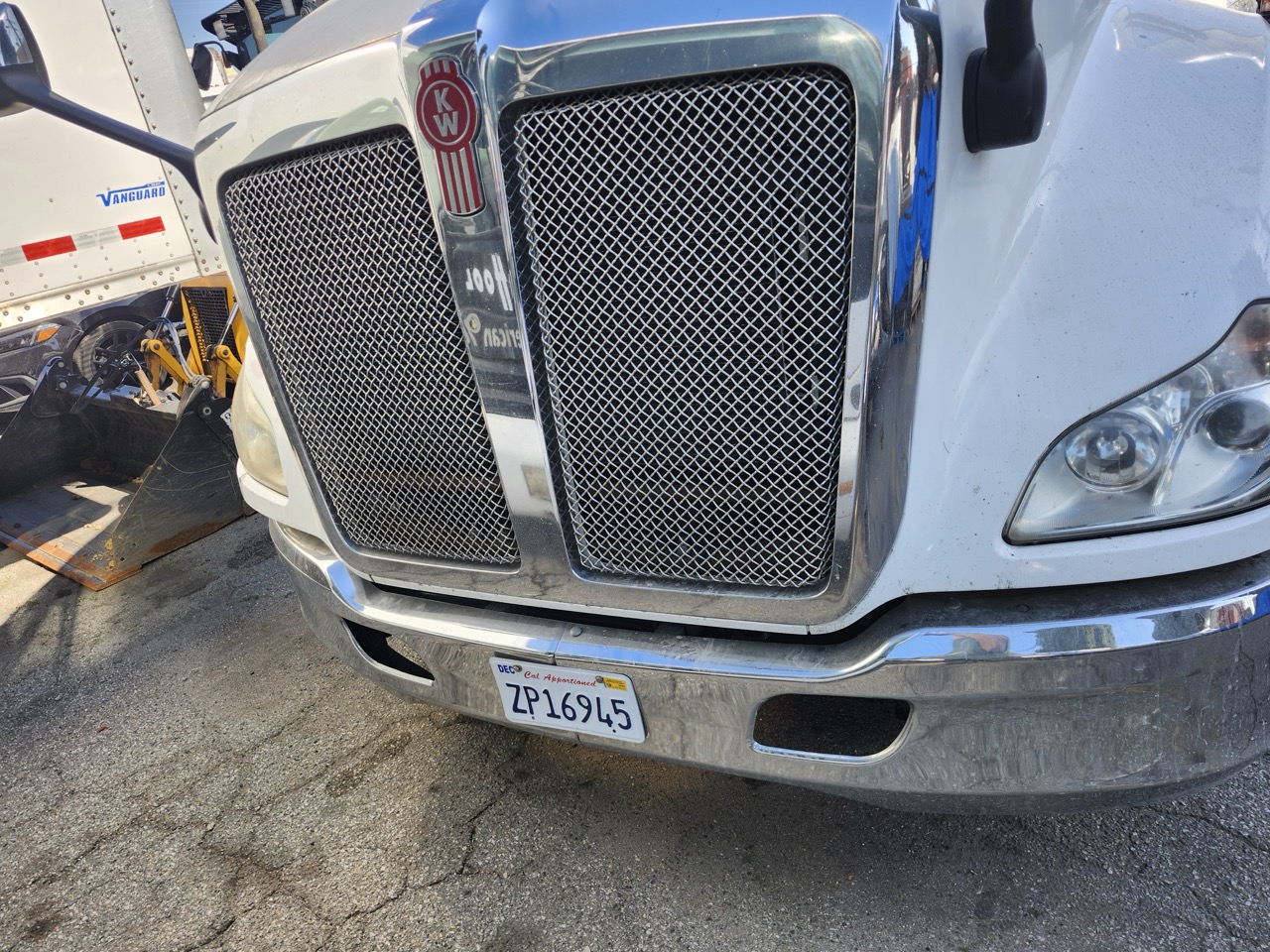 Kenworth T680 76-Inch Sleeper Semi Truck, 2020 – PACCAR MX-13 – Automatic – 578,704 Miles - Image 2