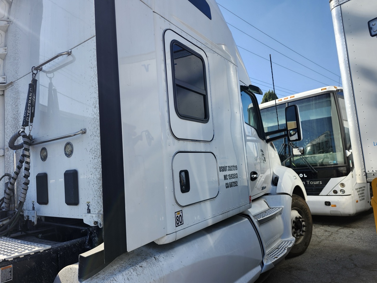 Kenworth T680 76-Inch Sleeper Semi Truck, 2020 – PACCAR MX-13 – Automatic – 578,704 Miles - Image 5