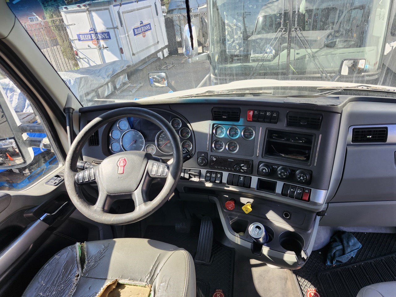 Kenworth T680 76-Inch Sleeper Semi Truck, 2020 – PACCAR MX-13 – Automatic – 578,704 Miles - Image 9