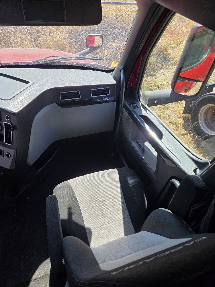 Freightliner Cascadia 126 Sleeper Truck, 2019 – Detroit DD15, DT12 Automatic, 72” Raised Roof, Tandem Axle - Image 6