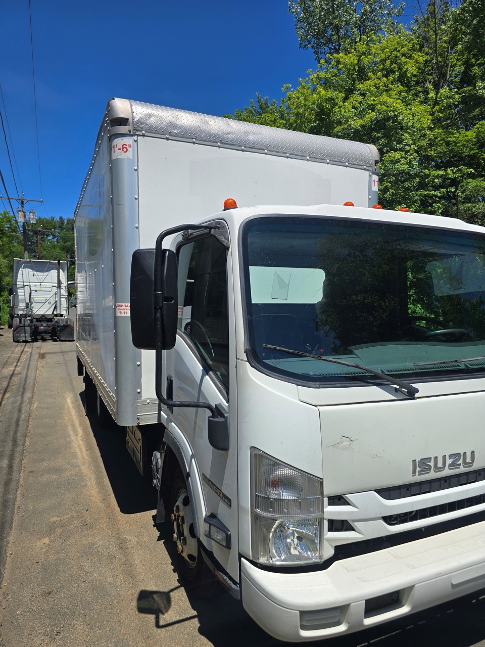 Isuzu NPR-HD 16’ Box Truck, 2018 – 14,500 LB GVWR, Automatic, Gas V8, Non-CDL - Image 3