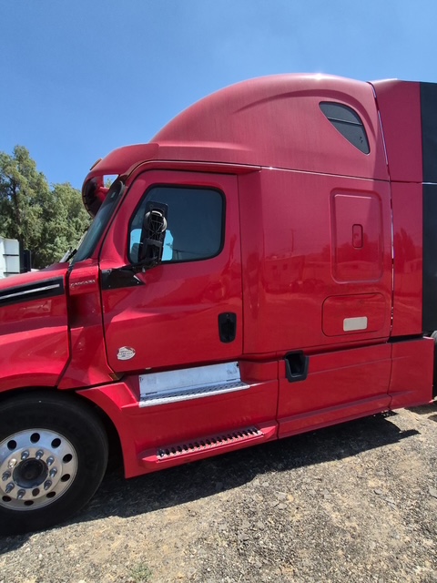 Freightliner Cascadia Sleeper Semi, 2019 – Tandem Axle Class 8 Tractor - Image 11