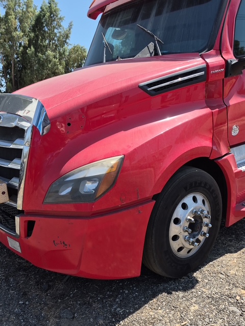 Freightliner Cascadia Sleeper Semi, 2019 – Tandem Axle Class 8 Tractor - Image 12
