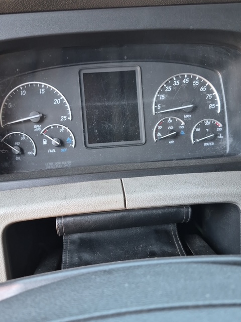 Freightliner Cascadia Sleeper Semi, 2019 – Tandem Axle Class 8 Tractor - Image 15