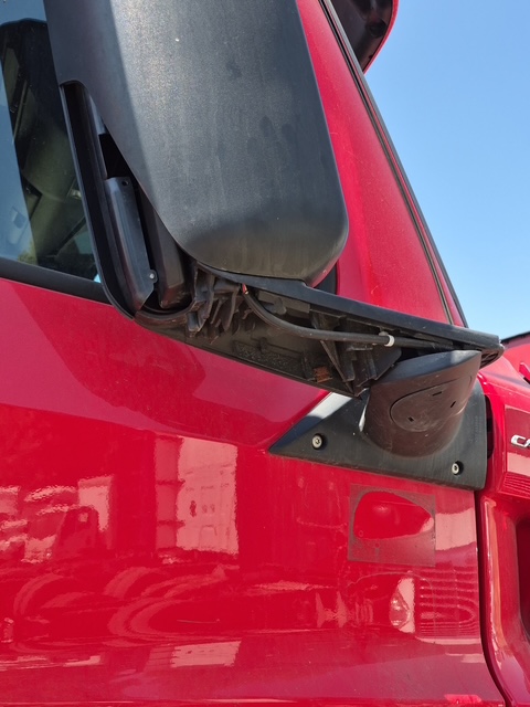 Freightliner Cascadia Sleeper Semi, 2019 – Tandem Axle Class 8 Tractor - Image 4