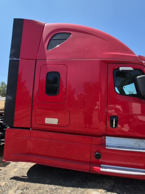 Freightliner Cascadia Sleeper Semi, 2019 – Tandem Axle Class 8 Tractor - Image 5