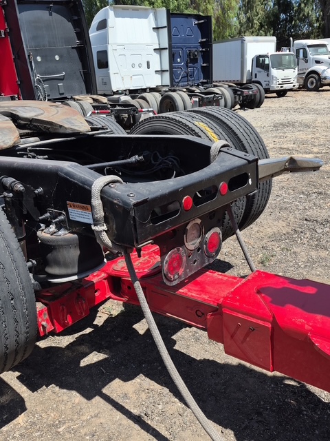 Freightliner Cascadia Sleeper Semi, 2019 – Tandem Axle Class 8 Tractor - Image 7