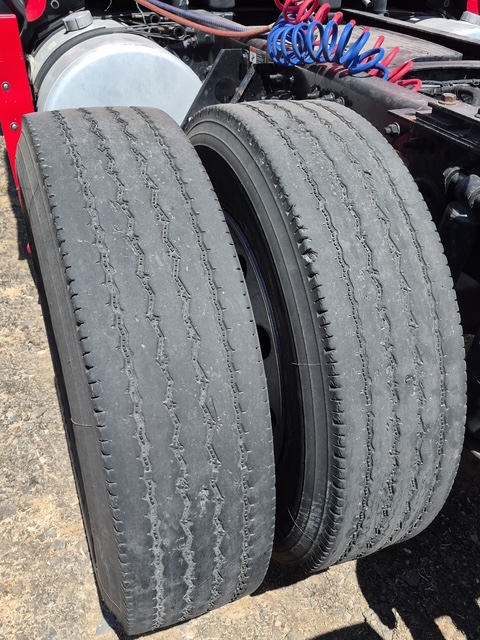 Freightliner Cascadia Sleeper Semi, 2019 – Tandem Axle Class 8 Tractor - Image 9