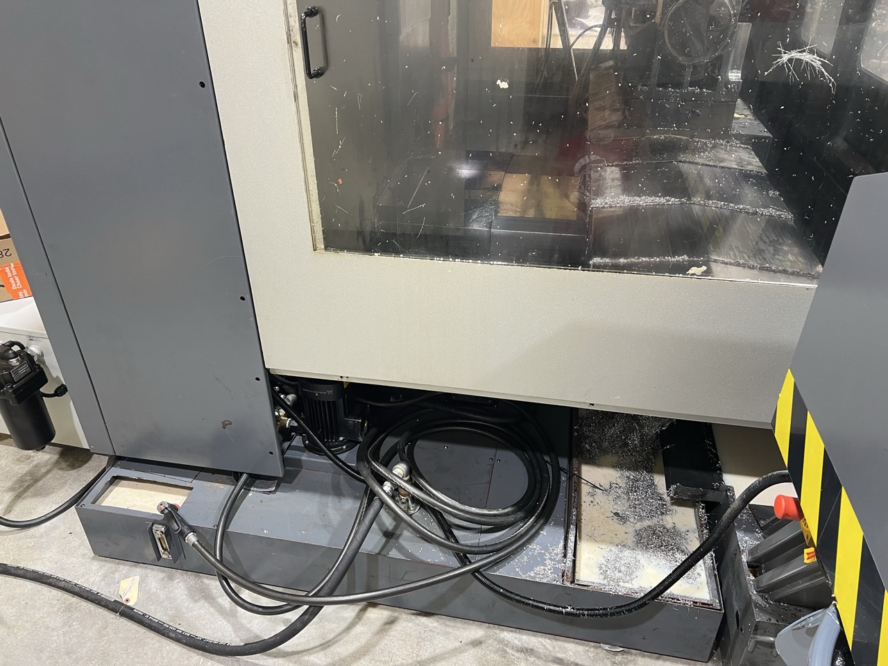 Leadwell V-40it 40"x20" VMC 4th/5th Axis, 2011 - Trunnion Table, TSC and Low Hours - Image 4