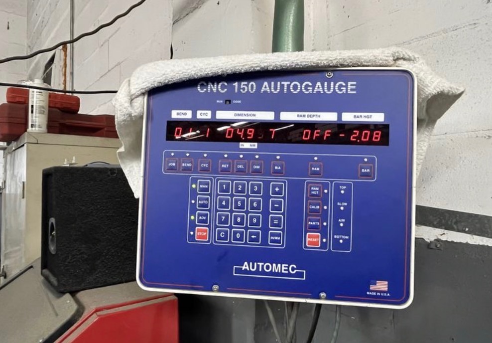 50 Ton x 8' Betenbender Press Brake, 2004 - CNC control, Tooling Included - Image 2