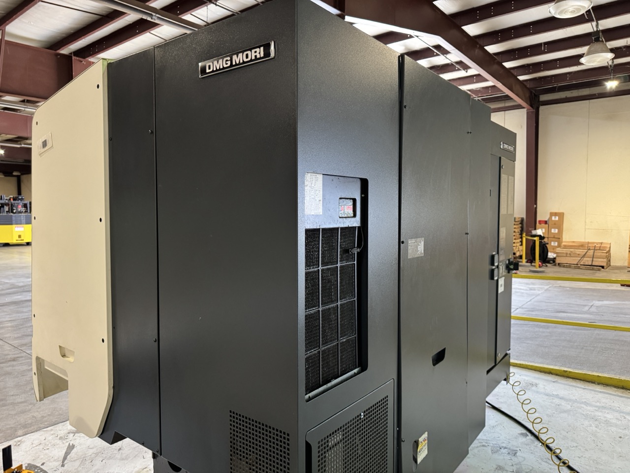 DMG Mori NLX 2500/700 CNC Lathe, 2019 – 10" Chuck, Sub-Spindle, Chip Conveyor - Image 10