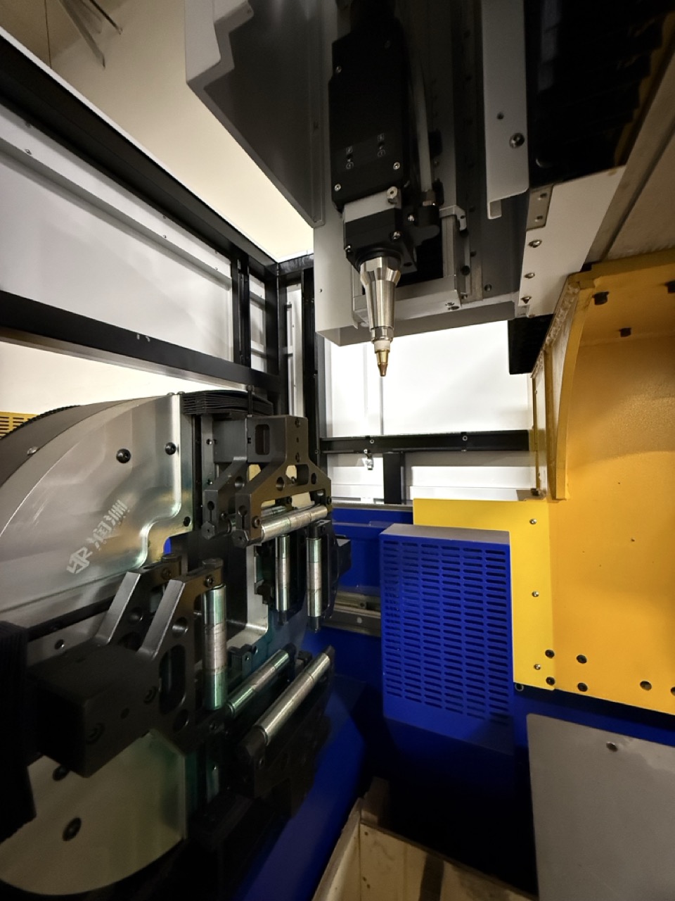 3,000 Watt MaxPhotonics EV-60T Pipe Cutting Fiber Laser, 2026 - Lightly Used , Ready to Ship! - Image 5