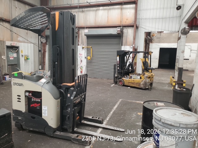 Crown RM6025-45 Electric Reach Truck, 2019 – 4,500 lb Capacity, Narrow Aisle Warehouse Forklift - Image 4