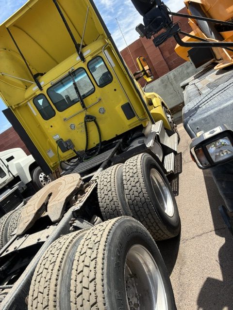Kenworth T680 Day Cab Semi Truck, 2016 – PACCAR MX-13 Diesel – Tandem Axle – Class 8 Tractor - Image 4