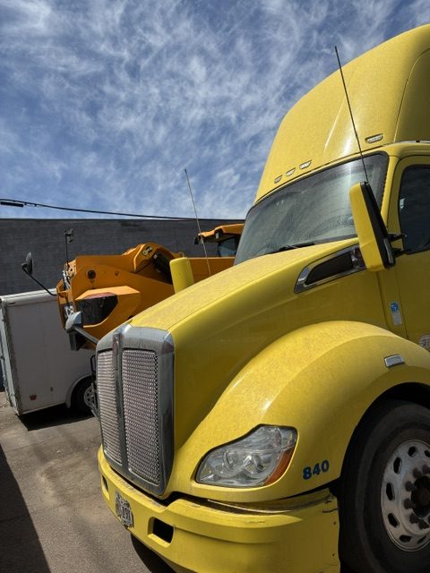 Kenworth T680 Day Cab Semi Truck, 2016 – PACCAR MX-13 Diesel – Tandem Axle – Class 8 Tractor - Image 6