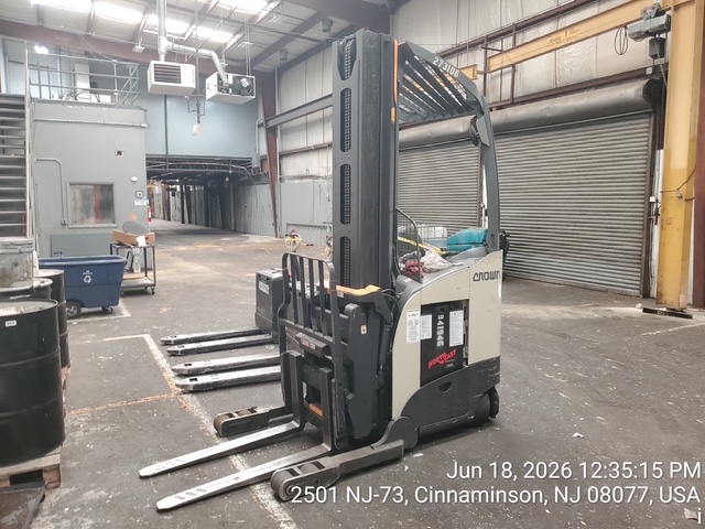 Crown RM6025-45 Electric Reach Truck, 2019 – 4,500 lb Capacity, Narrow Aisle Warehouse Forklift - Image 3