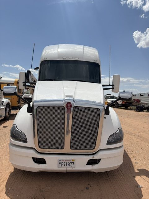 2018 Kenworth T680 Raised Roof Sleeper - Cummins ISX Engine