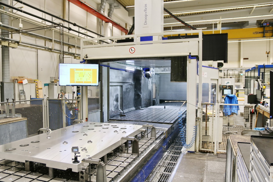 Droop + Rein TFS 22-40 DT D40 P CNC 5-Axis Planer Type Milling Machine, 2007 - Dual Chip Conveyors, Through Spindle Coolant, Probe, Rotary Table