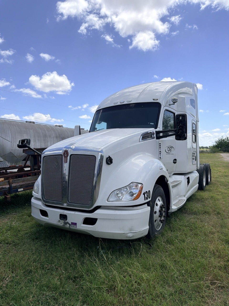Kenworth T680 Sleeper Truck, 2014 - PACCAR/Cummins Diesel, Tandem Axle, Air Ride, 10-Speed/Auto, OTR Semi Tractor