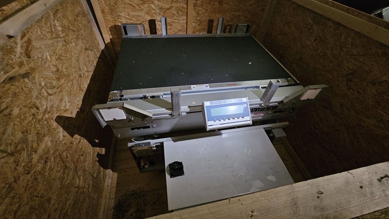 Bizerba CWL-L Dynamic Conveyor Scale / Checkweigher with WM-3 Weighing Terminal, 2024 - Test Hours, In crate