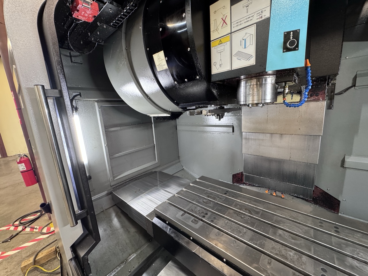 Hurco VMX-42Di CNC VMC, 2019 - WinMax Software, Chiller, Low Hours, Under Power Ready for Inspection - Image 10