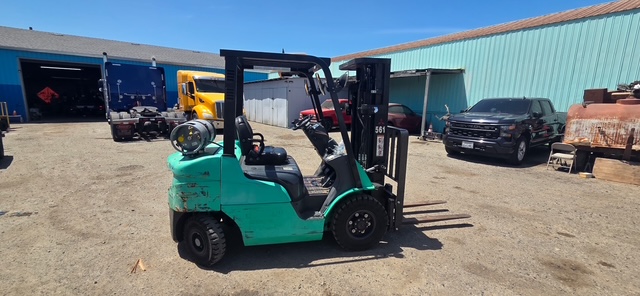 Hyster J40XNT 4,000 lb Electric 3-Wheel Forklift, 2018 – Cushion Tire Warehouse Lift Truck - Image 2