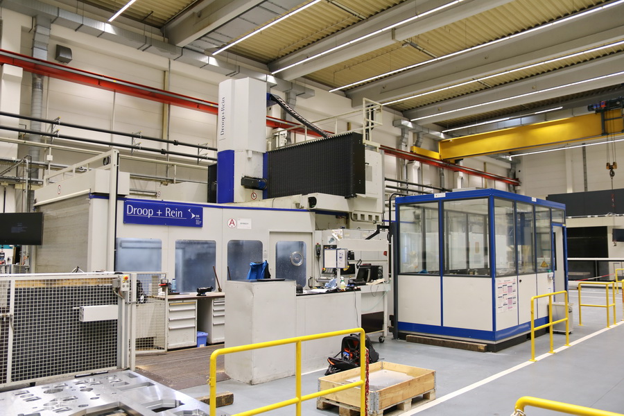 Droop + Rein TFS 22-40 DT D40 P CNC 5-Axis Planer Type Milling Machine, 2007 - Dual Chip Conveyors, Through Spindle Coolant, Probe, Rotary Table - Image 2