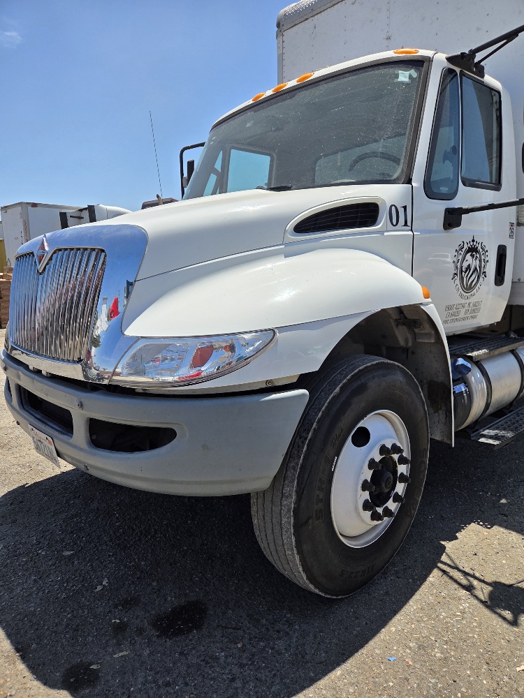 International DuraStar 4300 26’ Box Truck, 2018 – Cummins B6.7 Diesel, Allison Automatic, Liftgate & Non-CDL GVWR - Image 3