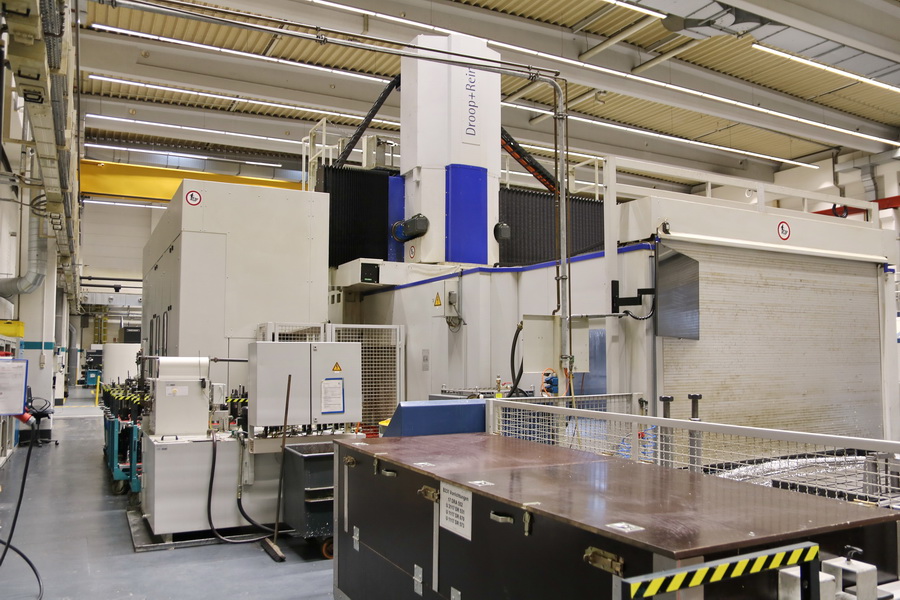 Droop + Rein TFS 22-40 DT D40 P CNC 5-Axis Planer Type Milling Machine, 2007 - Dual Chip Conveyors, Through Spindle Coolant, Probe, Rotary Table - Image 26