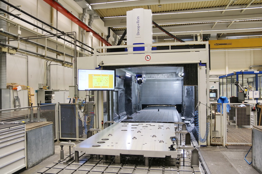 Droop + Rein TFS 22-40 DT D40 P CNC 5-Axis Planer Type Milling Machine, 2007 - Dual Chip Conveyors, Through Spindle Coolant, Probe, Rotary Table - Image 50