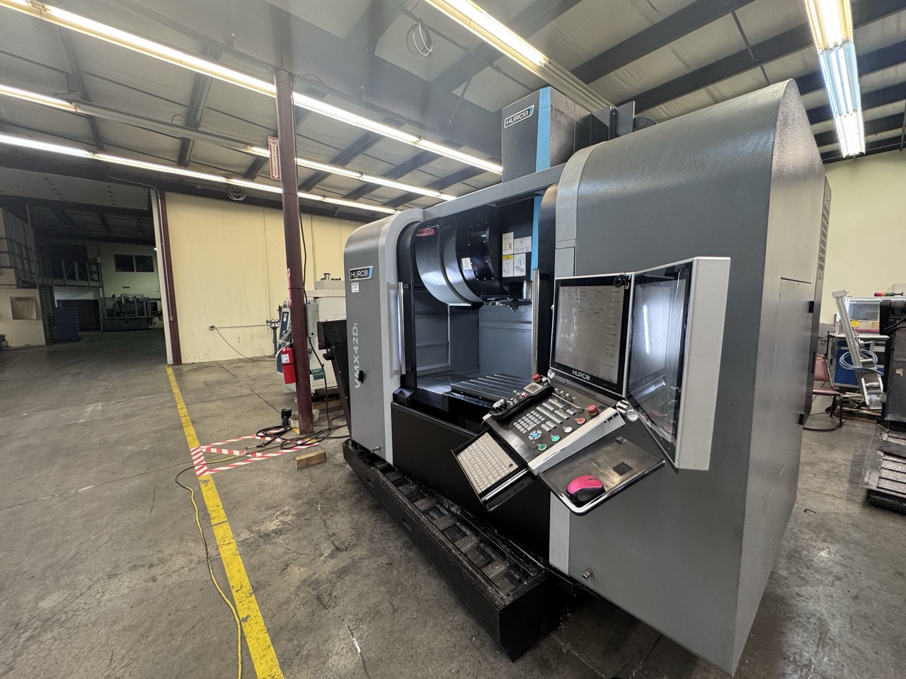Hurco VMX-42Di CNC VMC, 2019 - WinMax Software, Chiller, Low Hours, Under Power Ready for Inspection - Image 5