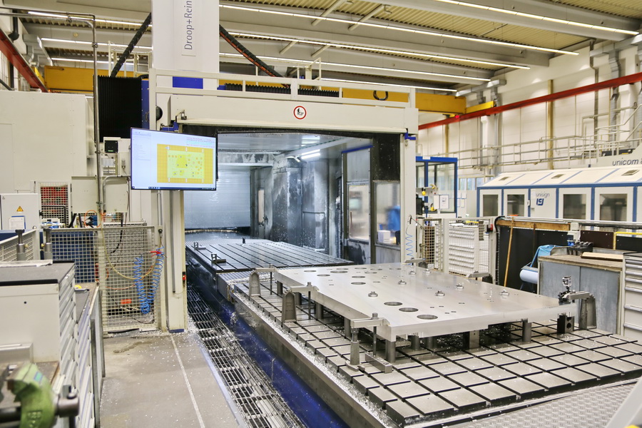 Droop + Rein TFS 22-40 DT D40 P CNC 5-Axis Planer Type Milling Machine, 2007 - Dual Chip Conveyors, Through Spindle Coolant, Probe, Rotary Table - Image 51