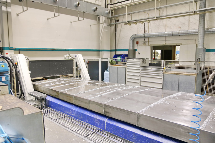 Droop + Rein TFS 22-40 DT D40 P CNC 5-Axis Planer Type Milling Machine, 2007 - Dual Chip Conveyors, Through Spindle Coolant, Probe, Rotary Table - Image 53