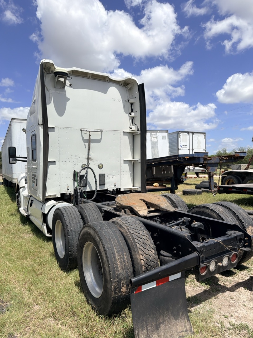 Kenworth T680 Sleeper Truck, 2014 - PACCAR/Cummins Diesel, Tandem Axle, Air Ride, 10-Speed/Auto, OTR Semi Tractor - Image 9