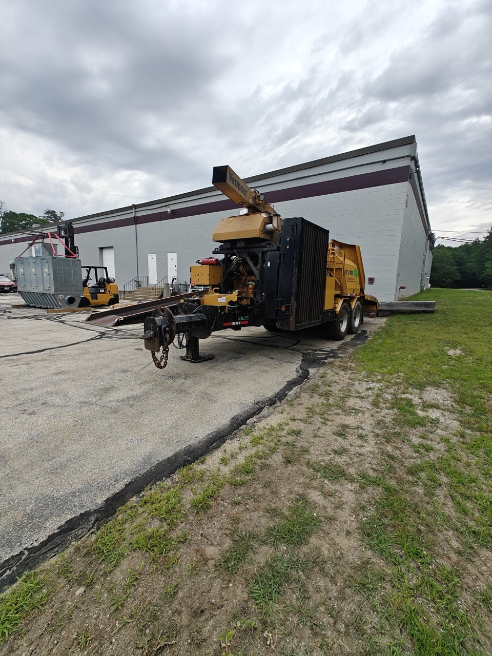 Vermeer WC2300XL Whole Tree Chipper, 2022 – 440 HP CAT C13, 23” Capacity, Towable Forestry Wood Chipper - Image 7