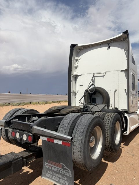 2018 Kenworth T680 Raised Roof Sleeper - Cummins ISX Engine - Image 2