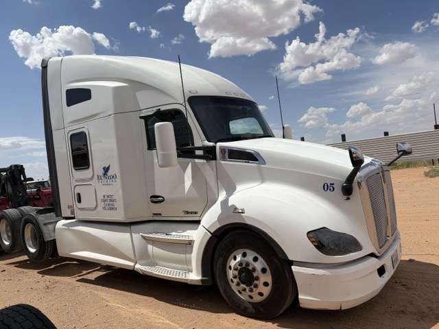 Kenworth T680 Raised Roof Sleeper, 2018 - Cummins ISX Engine - Image 38