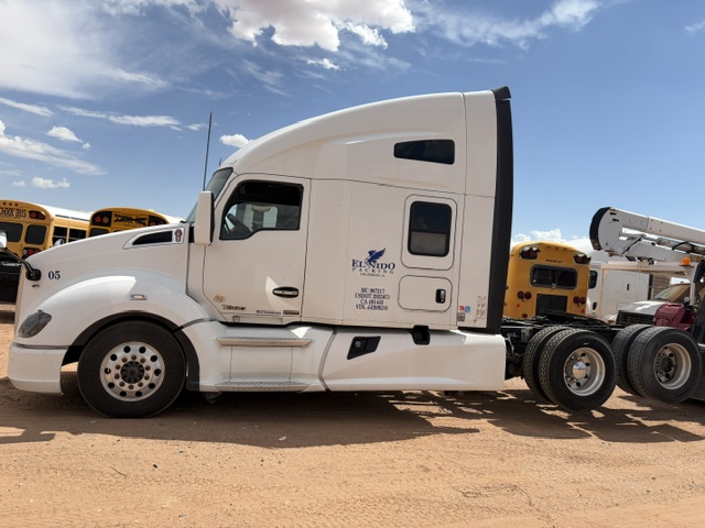 2018 Kenworth T680 Raised Roof Sleeper - Cummins ISX Engine - Image 4
