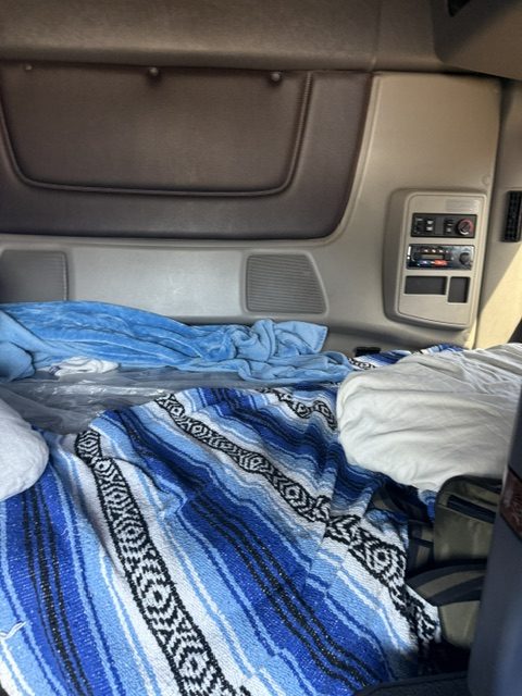 International LT625 Sleeper Truck, 2018 – Cummins X15 Diesel, Automatic Transmission, Tandem Axle & Air Ride - Image 6