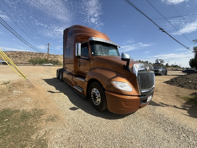 International LT625 Sleeper Truck, 2018 – Cummins X15 Diesel, Automatic Transmission, Tandem Axle & Air Ride - Image 14