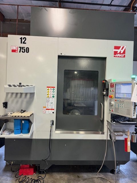 Haas UMC-750 5-Axis VMC, 2022 – 30” Travels, 15K Spindle, 50+1 Tools, TSC & Chip Conveyor (1)