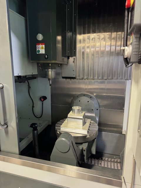 Haas UMC-750 5-Axis VMC, 2022 – 30” Travels, 15K Spindle, 50+1 Tools, TSC & Chip Conveyor (1) - Image 4