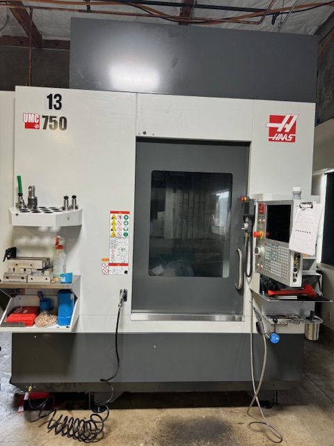 Haas UMC-750 5-Axis VMC, 2022 – 30” Travels, 15K Spindle, 50+1 Tools, TSC & Chip Conveyor (2)