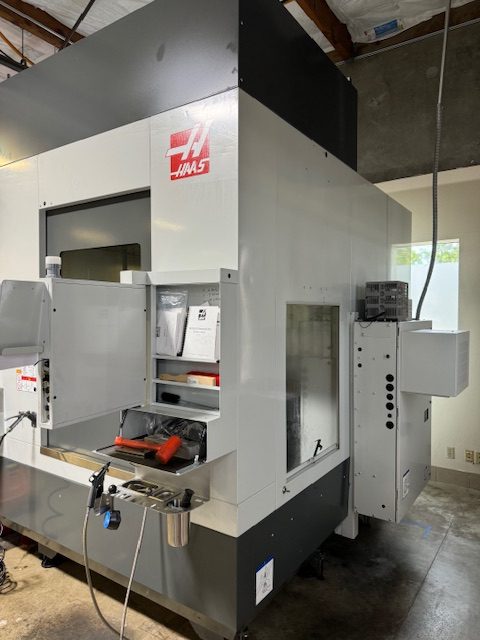 Haas UMC-750 5-Axis VMC, 2022 – 30” Travels, 15K Spindle, 50+1 Tools, TSC & Chip Conveyor (2) - Image 2