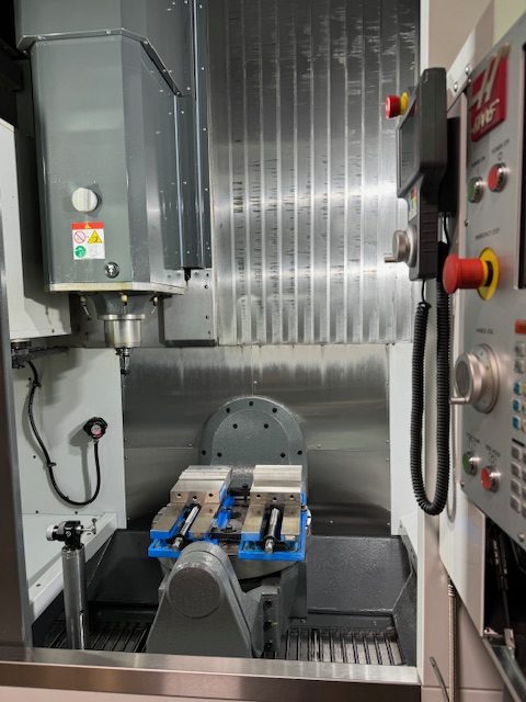 Haas UMC-750 5-Axis VMC, 2022 – 30” Travels, 15K Spindle, 50+1 Tools, TSC & Chip Conveyor (2) - Image 4