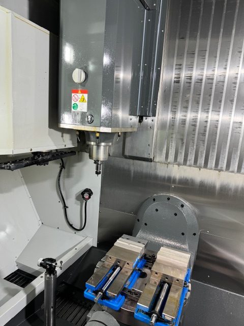Haas UMC-750 5-Axis VMC, 2022 – 30” Travels, 15K Spindle, 50+1 Tools, TSC & Chip Conveyor (2) - Image 5