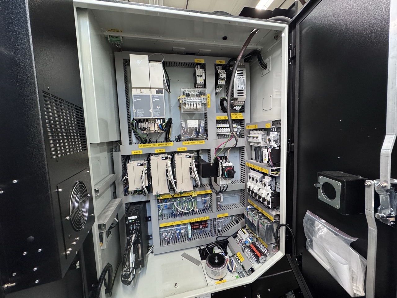 Hurco VMX-42Di CNC VMC, 2019 - WinMax Software, Chiller, Low Hours, Under Power Ready for Inspection - Image 25